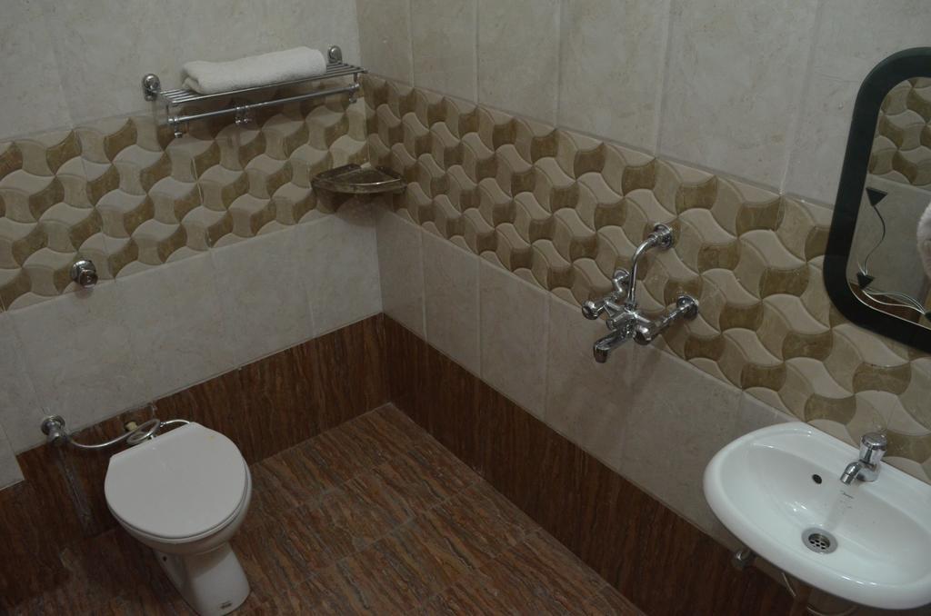 Assi River Guest House Варанаси Стая снимка